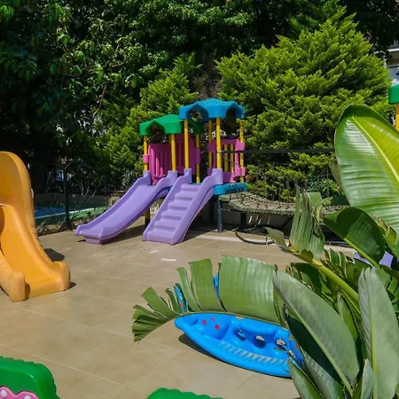 Club Selen מלון