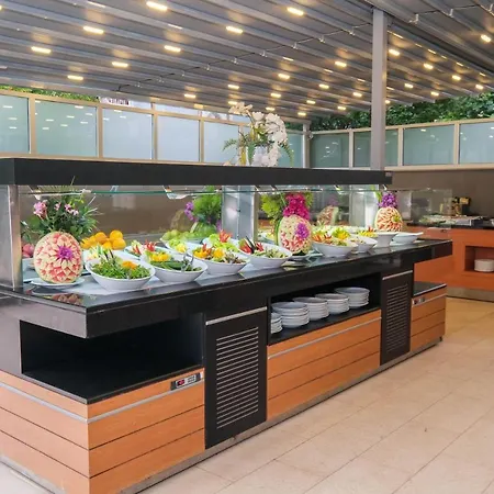 Club Selen 3* إتْشميلير
