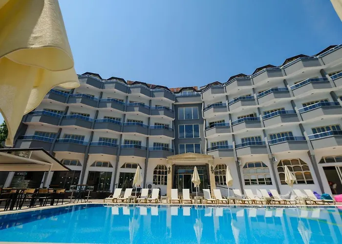 Club Selen فندق 3*